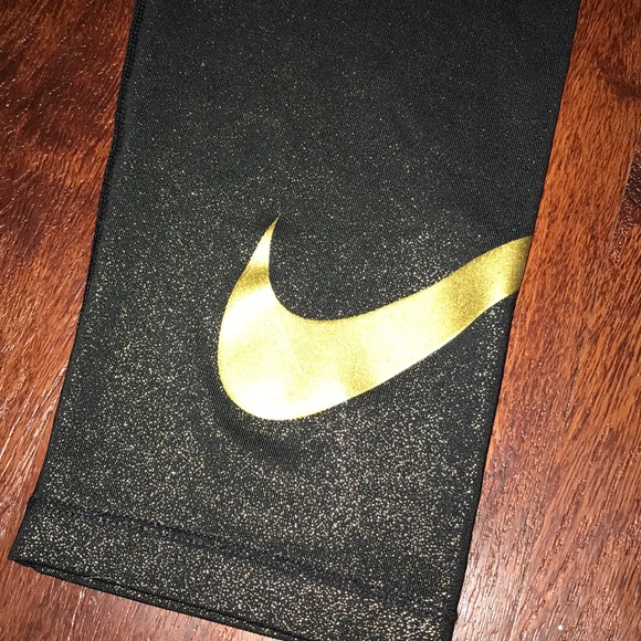 Nike Pro Dri Fit Black Gold Capri Pants - Picture 6 of 6